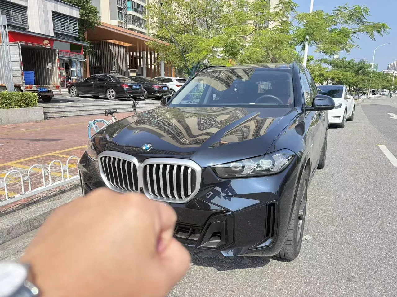 打开图片灯箱:BMW 2026 X5 xDrive30Li 48V 2.0T exclusive m sports obsidian night suit automatic gear