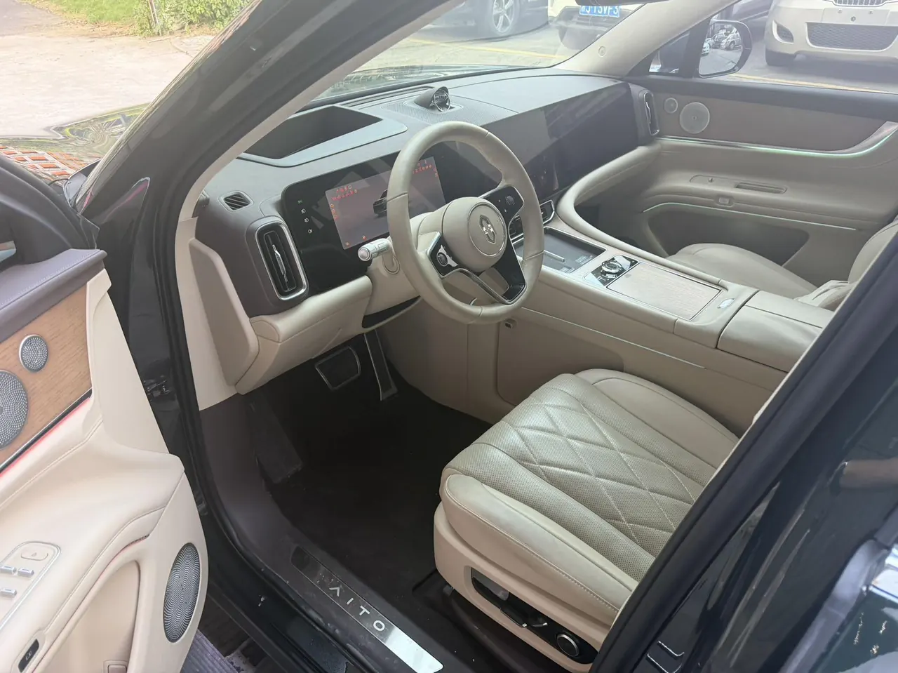 AITO 2024 AITO M9 extended range Ultra 42kWh automatic gear 2