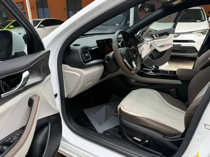 BYD 2023 Qin PLUS DM-i 1.5 stepless champion version Exceed 120KM automatic gear 4