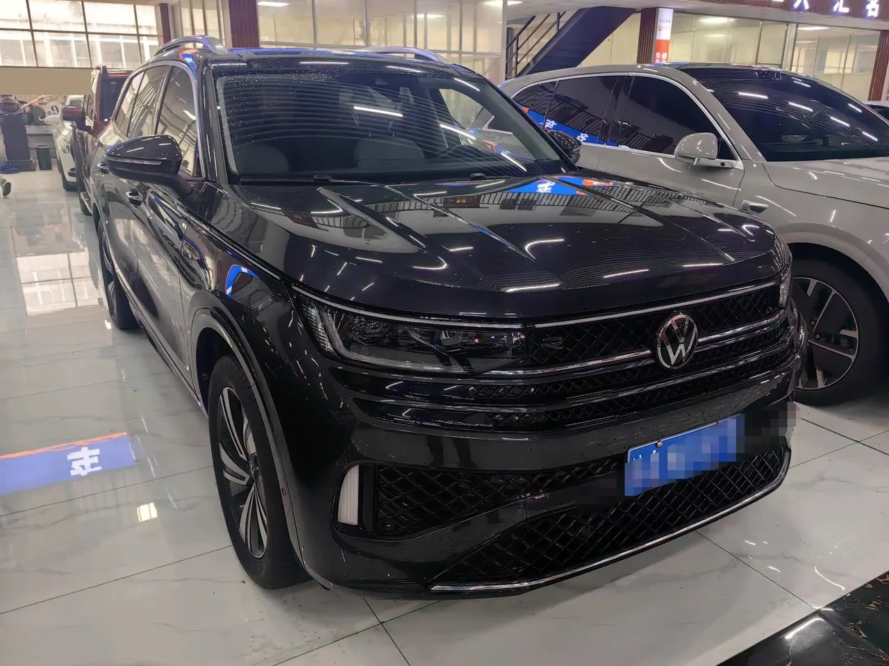 Volkswagen 2023 model tour R-Line 2.0TSI 380TSI four-wheel drive parade version automatic gear 3