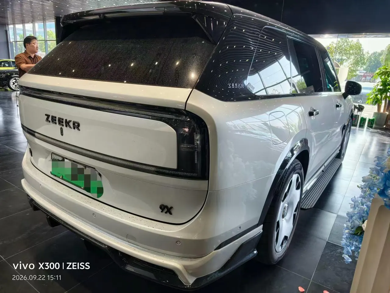Zeekr 2025 Zeekr 9X 2.0T Hyper Edition 70kWh Automatic Gear 2