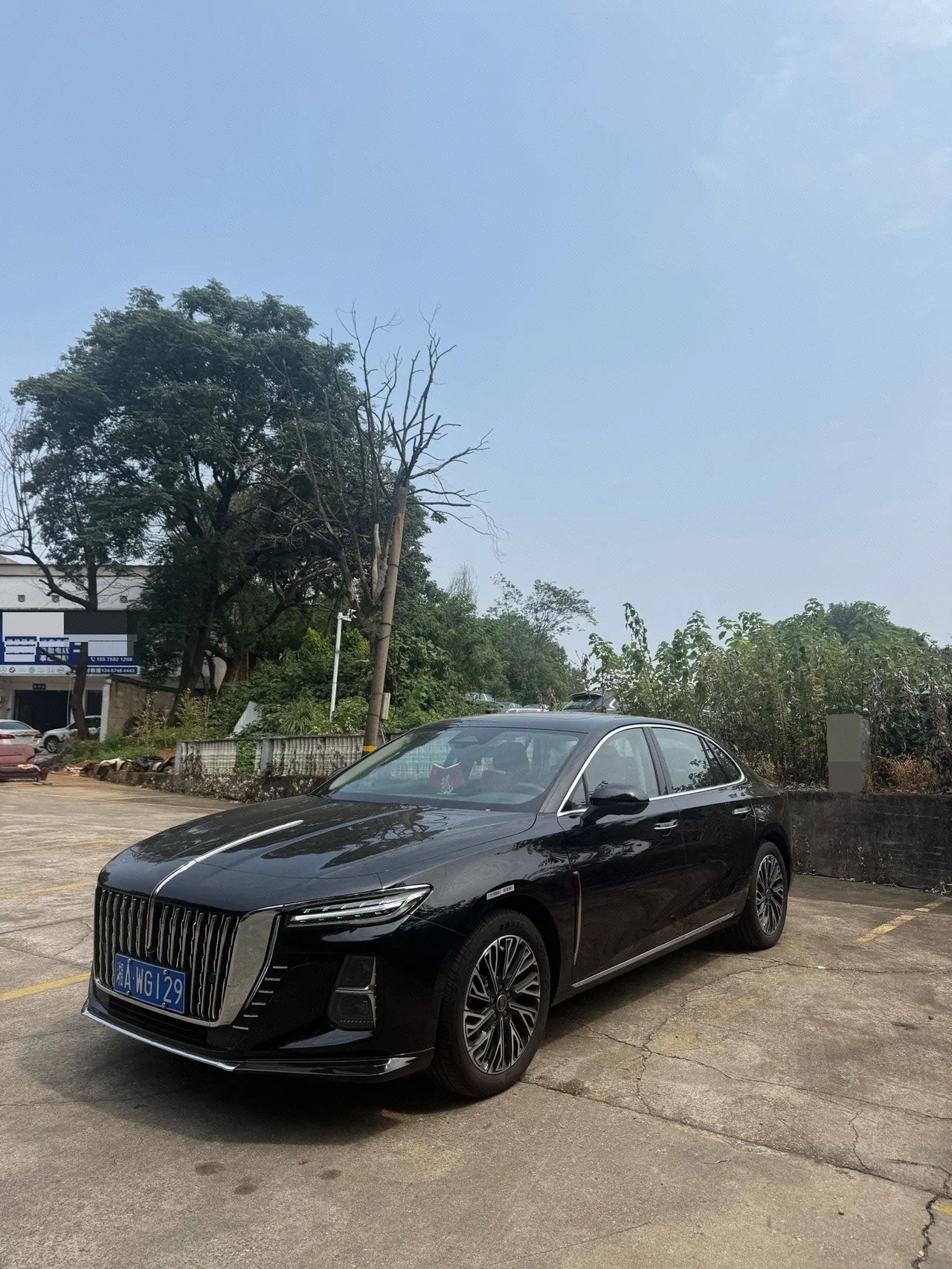 Открыть галерею: HongQi 2025 H5 2.0T Flag Chang 500000 Commemorative Automatic Gear