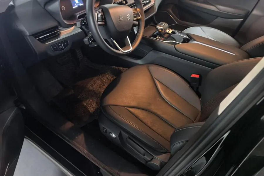 HongQi 2024 E-QM 5 500km Travel Edition Automatic Gear 4