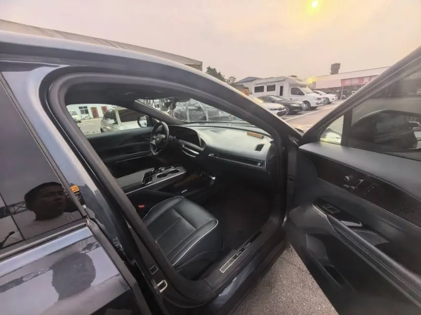Cadillac 2022 LYRIQ (Sharp Song) Rear Drive Long Endurance Premium Edition Automatic Gear 3