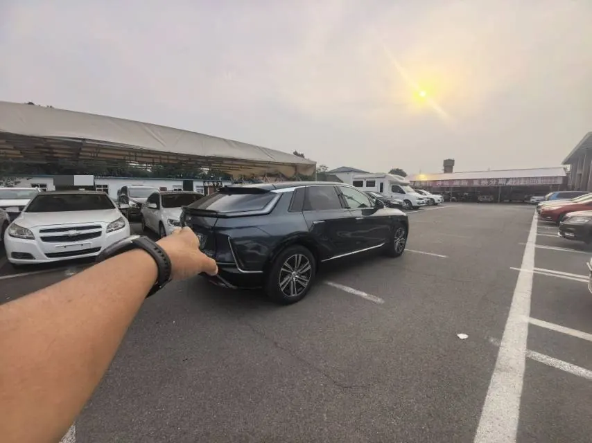 Cadillac 2022 LYRIQ (Sharp Song) Rear Drive Long Endurance Premium Edition Automatic Gear 4