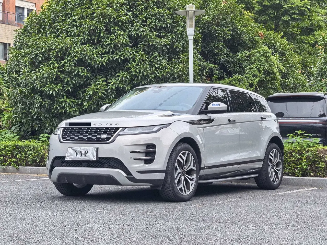 打开图片灯箱:Land Rover 2022 Range Rover Aurora L 48V 2.0T 249PS R-Dynamic Deluxe Automatic Gear