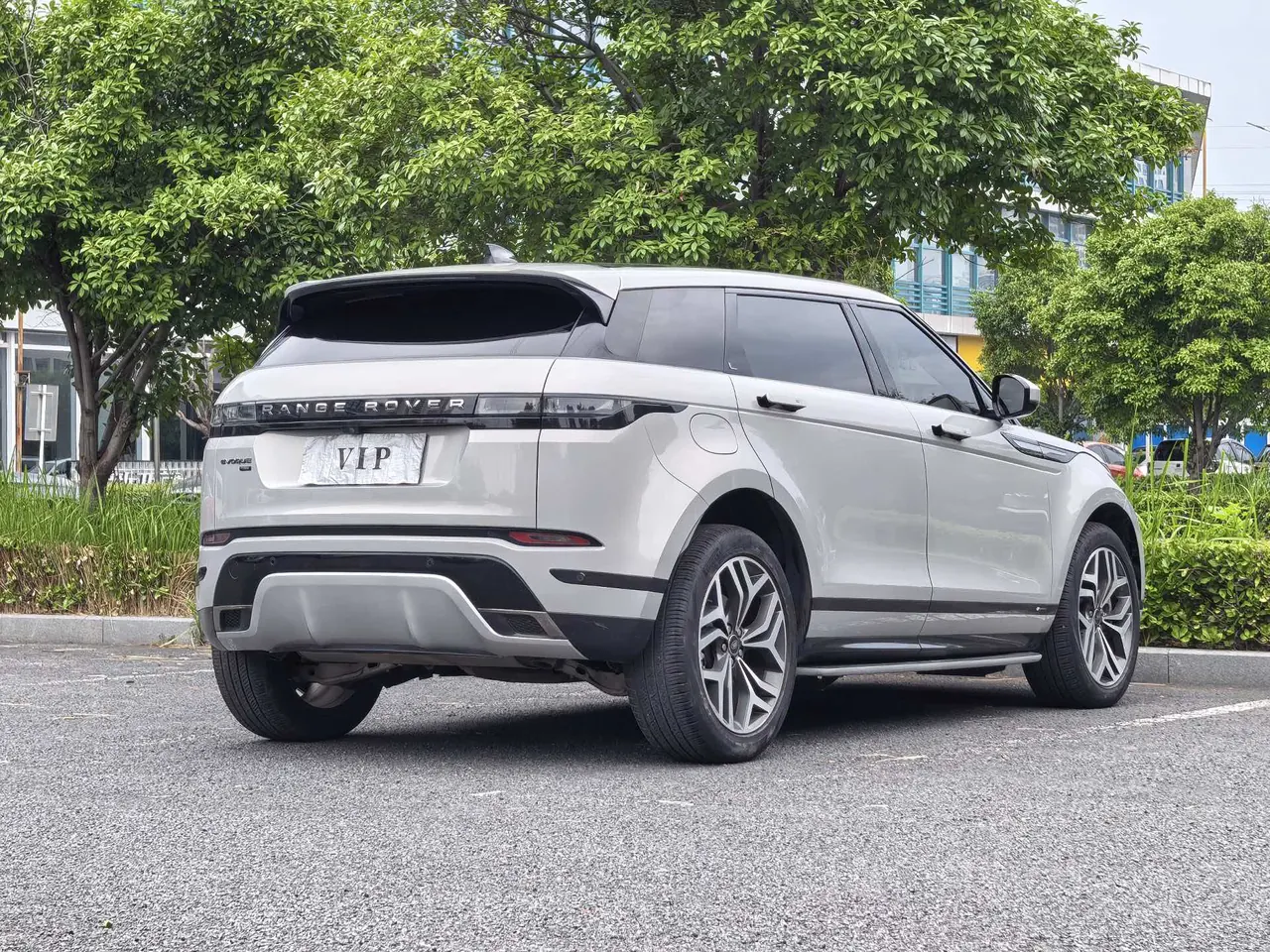 Land Rover 2022 Range Rover Aurora L 48V 2.0T 249PS R-Dynamic Deluxe Automatic Gear 7