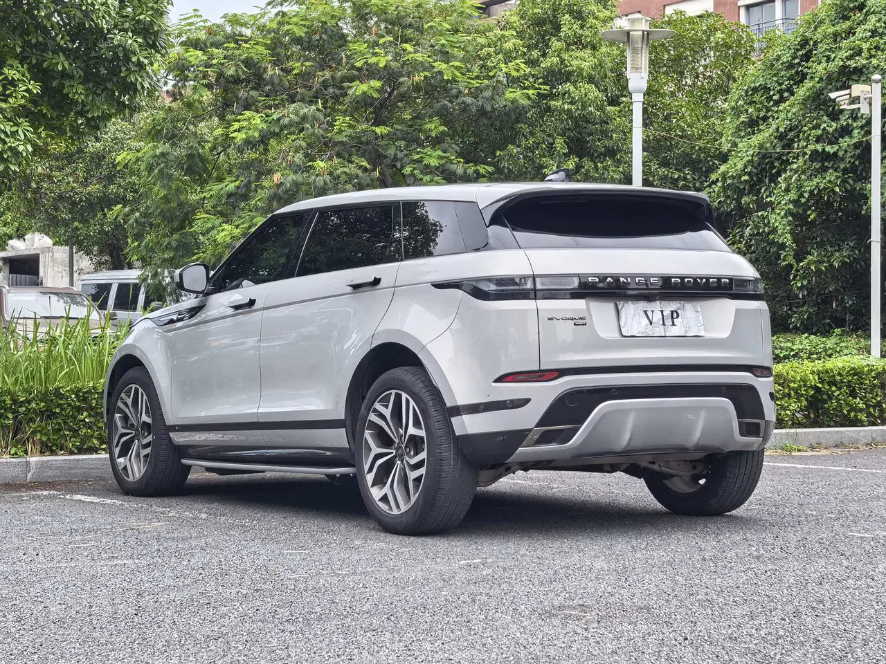 Land Rover 2022 Range Rover Aurora L 48V 2.0T 249PS R-Dynamic Deluxe Automatic Gear 8