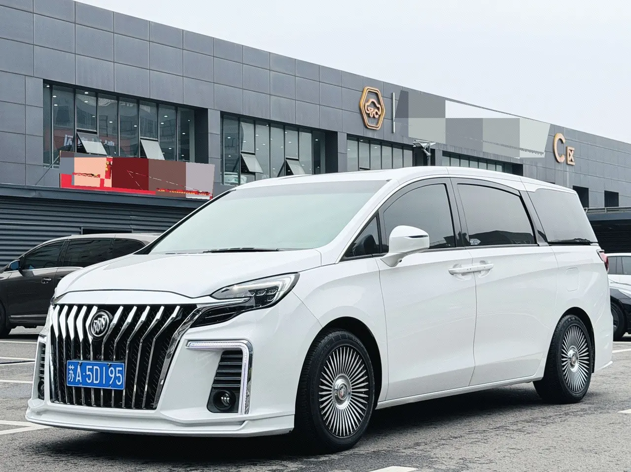 Открыть галерею: Buick 2021 GL8 ES Lu Zun 2.0T 653T Exclusive Automatic Gear