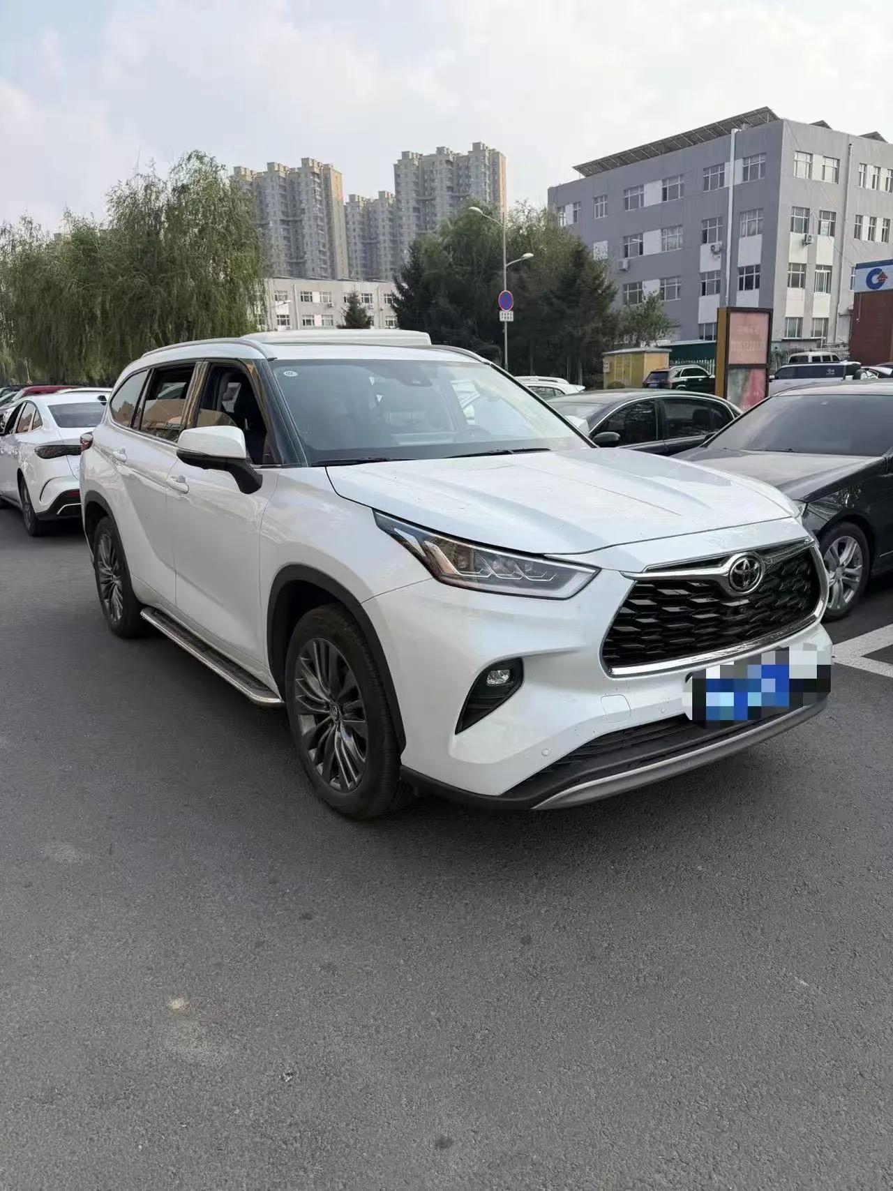 Toyota 2026 Highlander Dual Engine 2.5 Stepless Intelligent Electric Hybrid Four-wheel Drive Premium Edition 7-seat Automatic Transmission 3