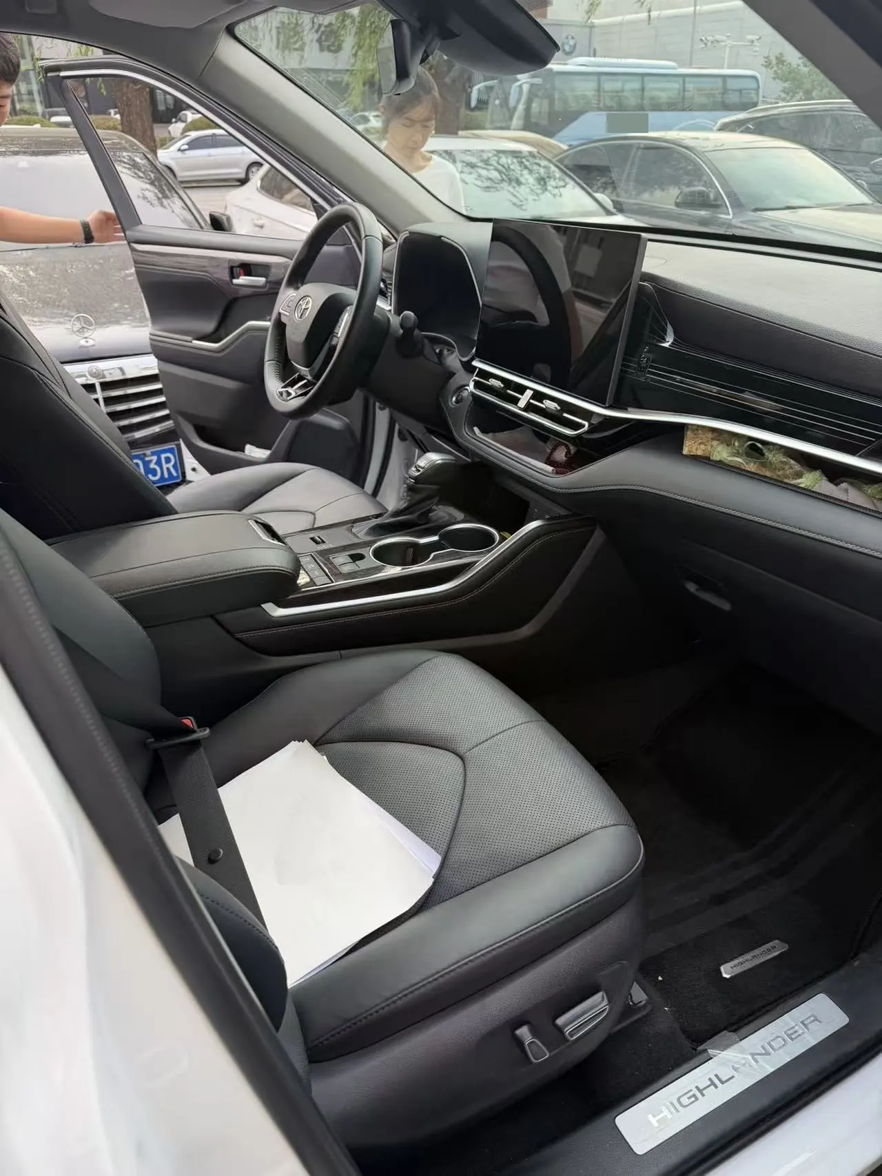 Toyota 2026 Highlander Dual Engine 2.5 Stepless Intelligent Electric Hybrid Four-wheel Drive Premium Edition 7-seat Automatic Transmission 7