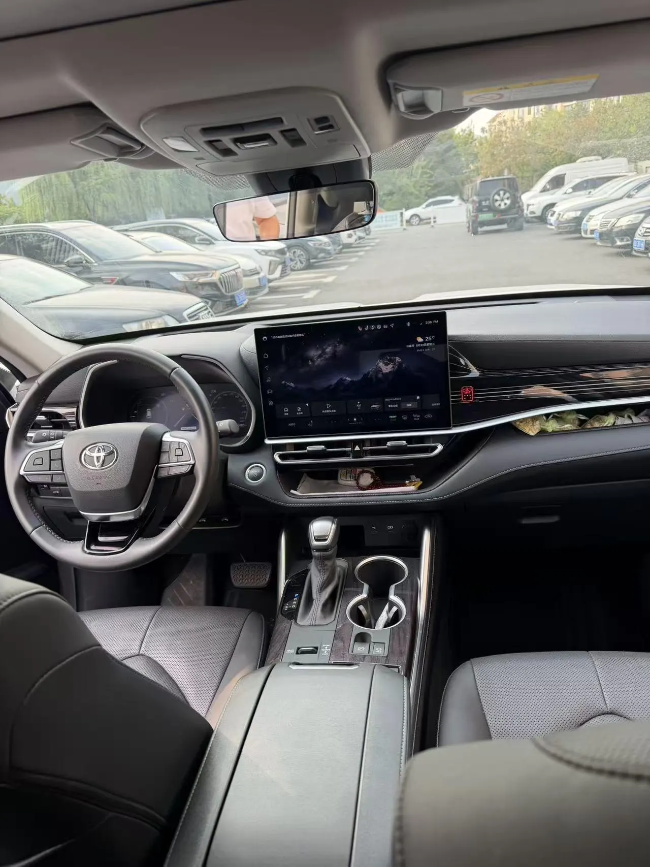 Toyota 2026 Highlander Dual Engine 2.5 Stepless Intelligent Electric Hybrid Four-wheel Drive Premium Edition 7-seat Automatic Transmission 8