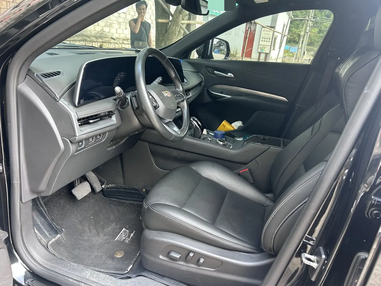 Cadillac 2024 XT4 48V 2.0T 28T Two-Drive Luxury Automatic Gear 3