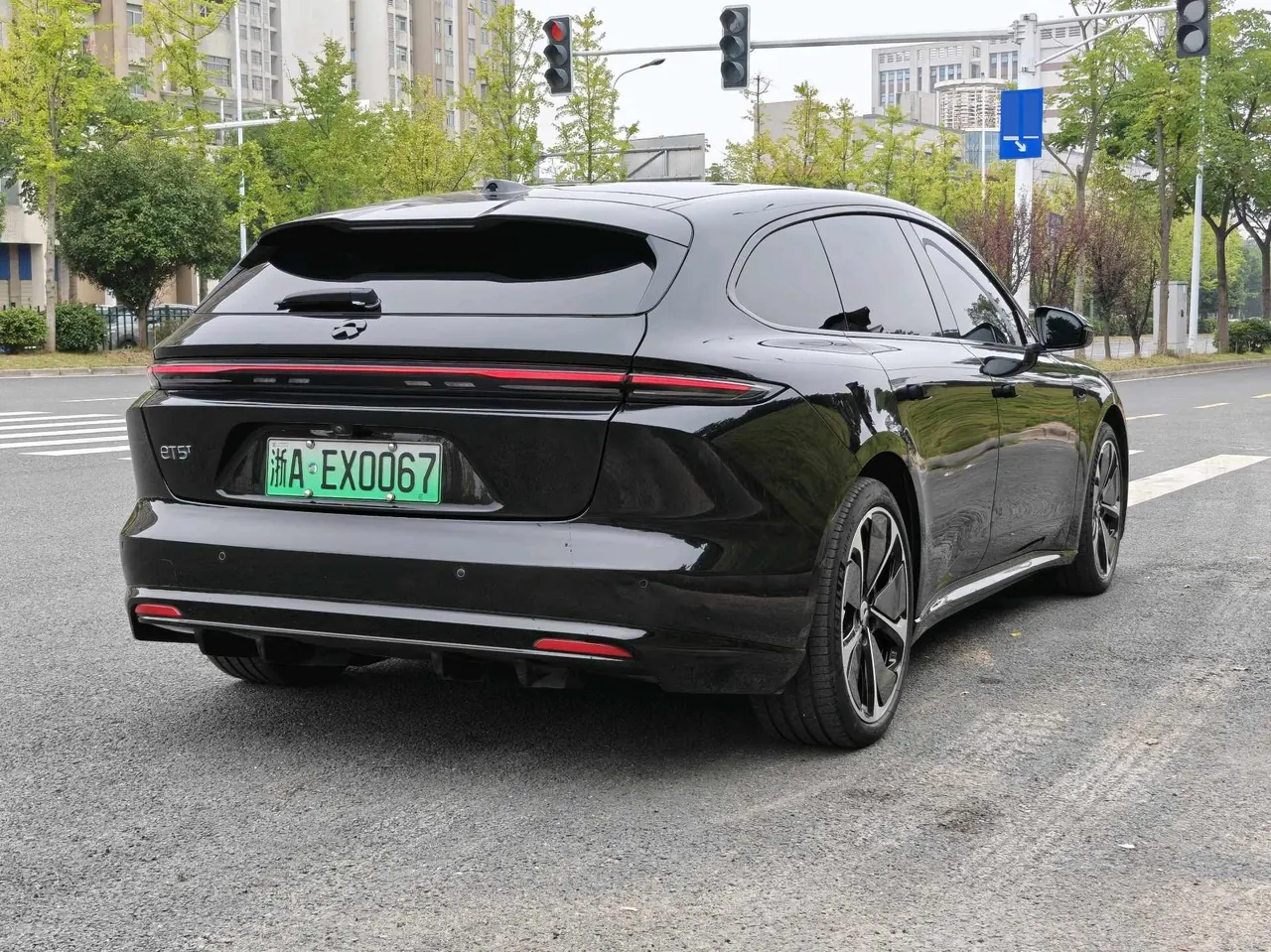 NIO 2025 ET5T 75kWh Touring automatic 11