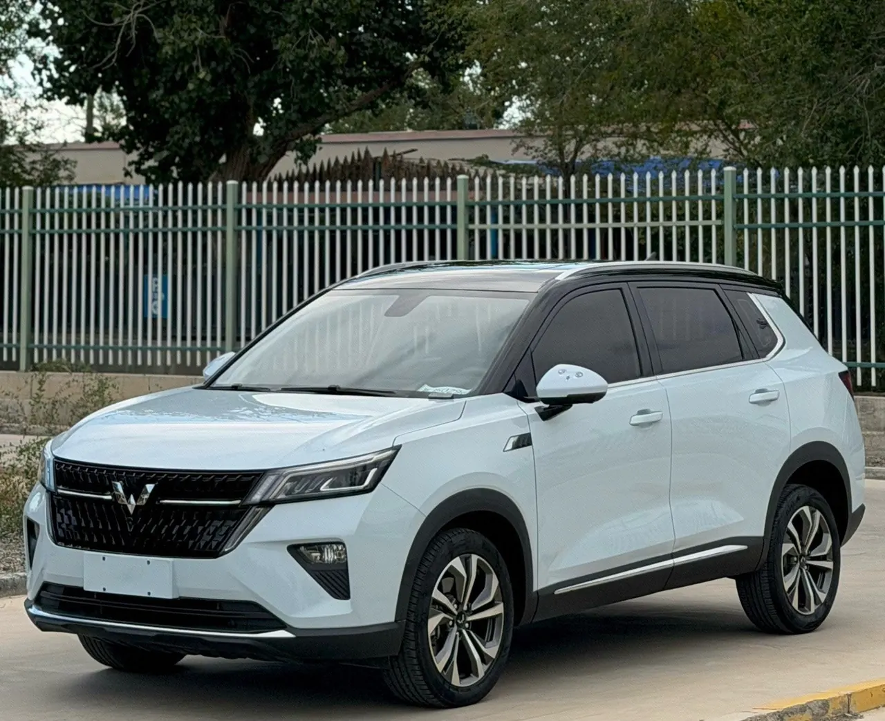 Open image lightbox: WuLing 2022 stars HEV 2.0 electric speed automatic gear