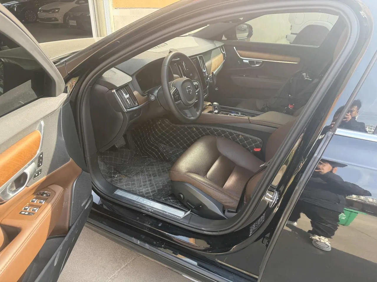 Volvo 2024 S90 48V 2.0T B5 Zhiyi Deluxe Edition Automatic Gear 5