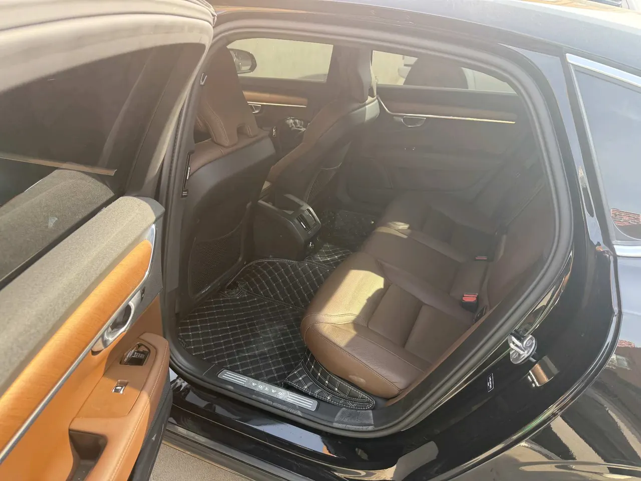 Volvo 2024 S90 48V 2.0T B5 Zhiyi Deluxe Edition Automatic Gear 6