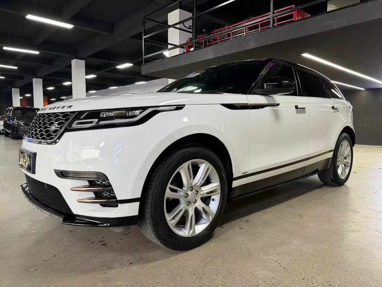 Открыть галерею: Land Rover Range Rover Star Pulse (Imported) 2020 Range Rover Star Pulse 2.0T P250 R-DYNAMIC S Automatic Gear