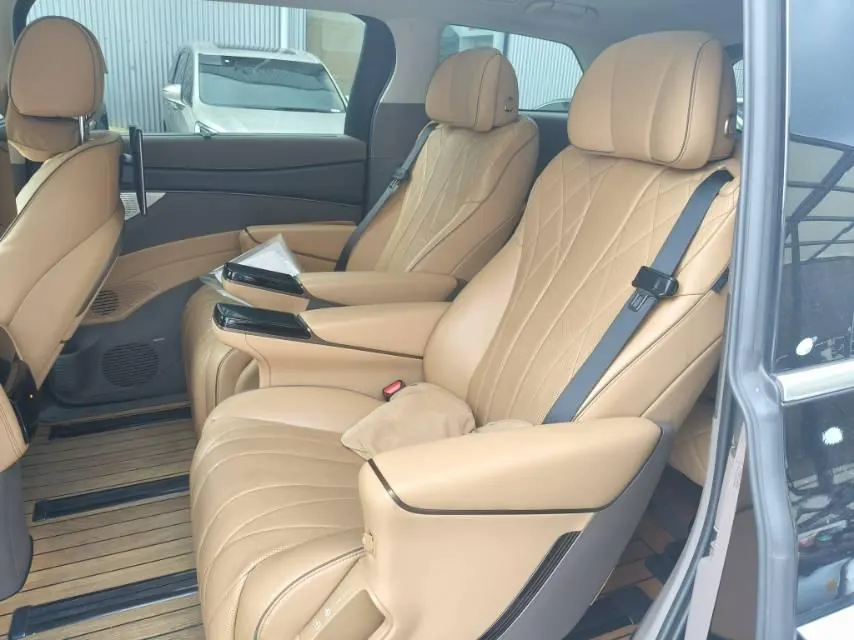 Denza 2022 Denza D9 DM-i 1.5T Stepless 970 Four-wheel Drive Honorable Automatic Gear 5