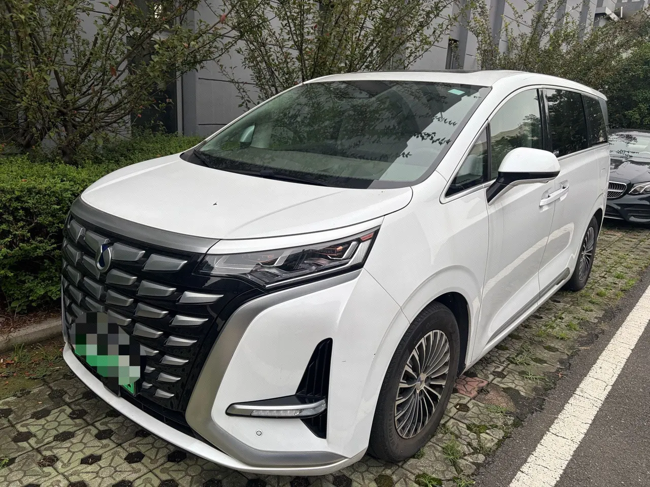Open image lightbox: Denza 2022 Denza D9 DM-i 1.5T Stepless 970 Four-wheel Drive Honorable Automatic Gear