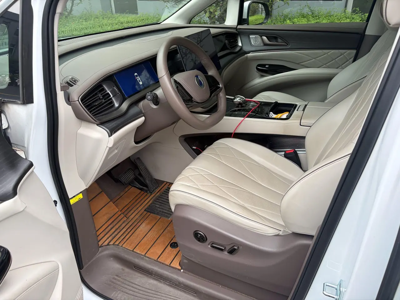 Denza 2022 Denza D9 DM-i 1.5T Stepless 970 Four-wheel Drive Honorable Automatic Gear 4