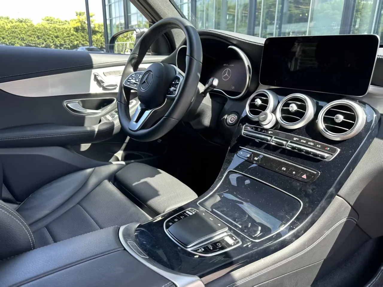 Mercedes Benz 2022 GLC 260 L 4MATIC 2.0T Dynamic (Change 2) Automatic Gear 3