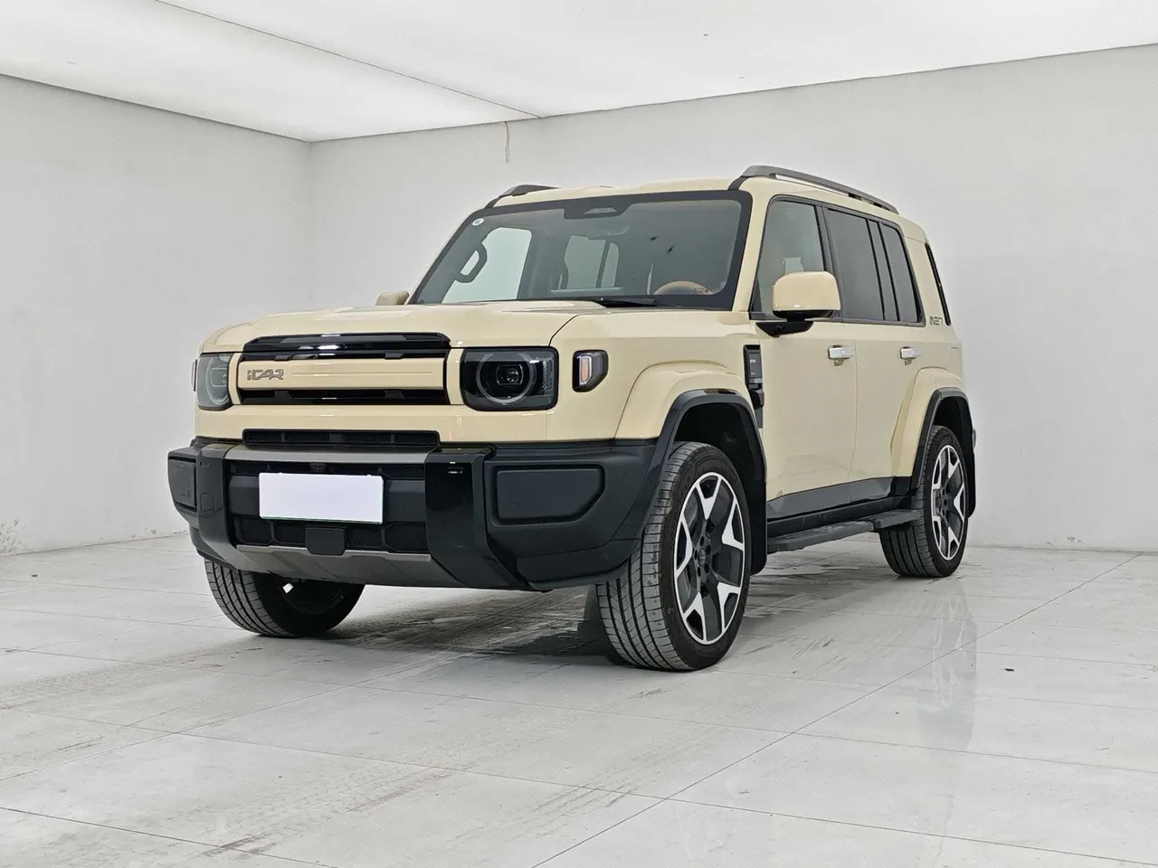 Open image lightbox: ICAR 2026 iCAR V 27 200KM 4WD Falcon 500 Automatic