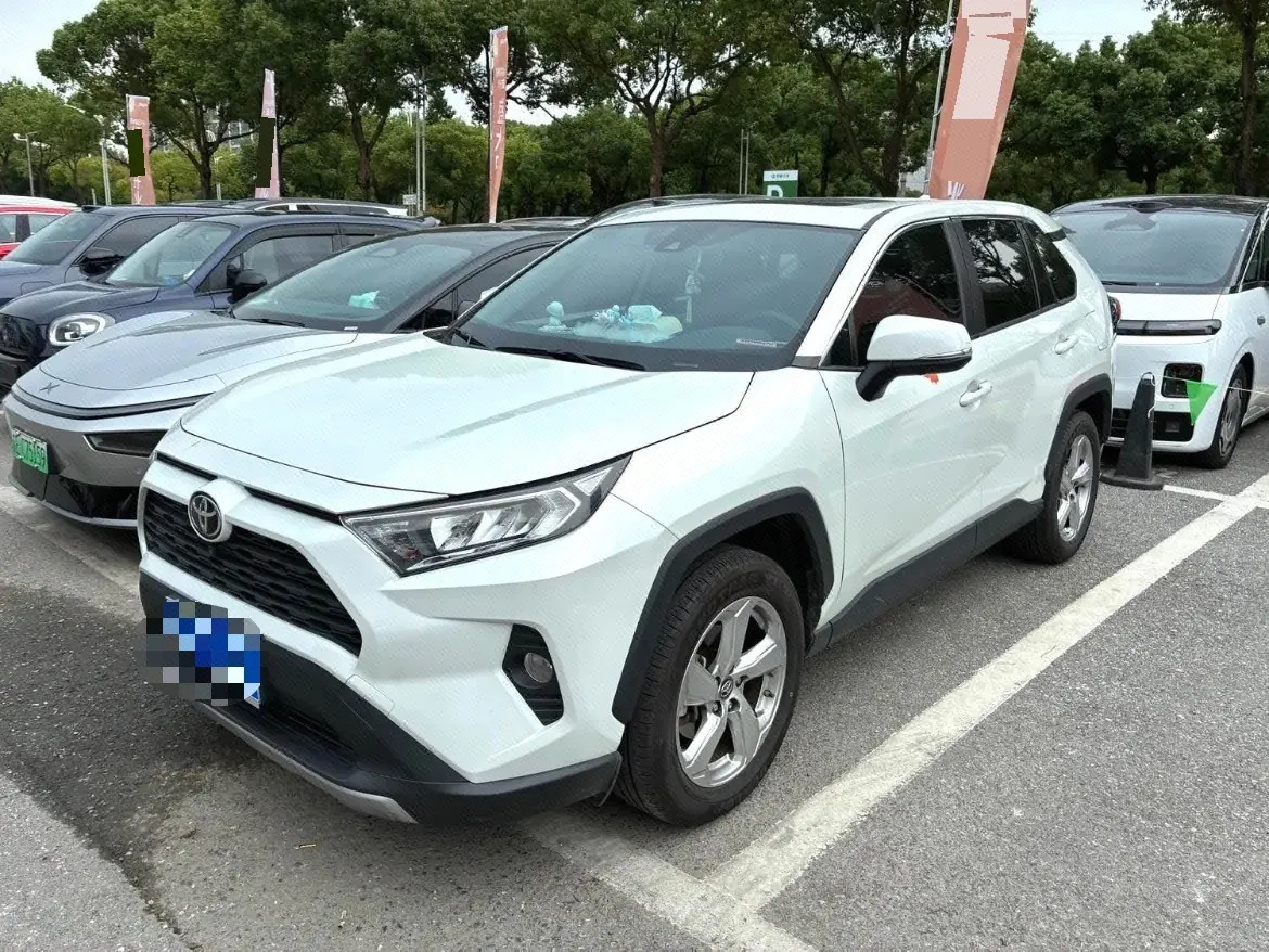 Open image lightbox: Toyota 2021 RAV4 Rongbo 2.0 Stepless Two-Drive Fashion PLUS Edition Automatic Gear