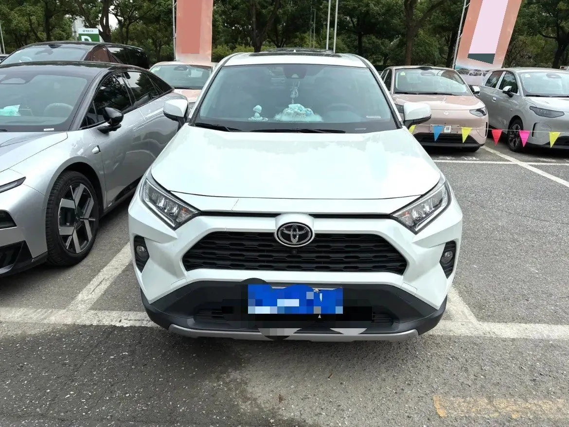 Toyota 2021 RAV4 Rongbo 2.0 Stepless Two-Drive Fashion PLUS Edition Automatic Gear 2