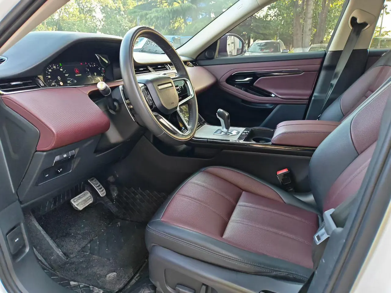 Land Rover 2022 Range Rover Aurora L 48V 2.0T 249PS R-Dynamic Deluxe Automatic Gear 2