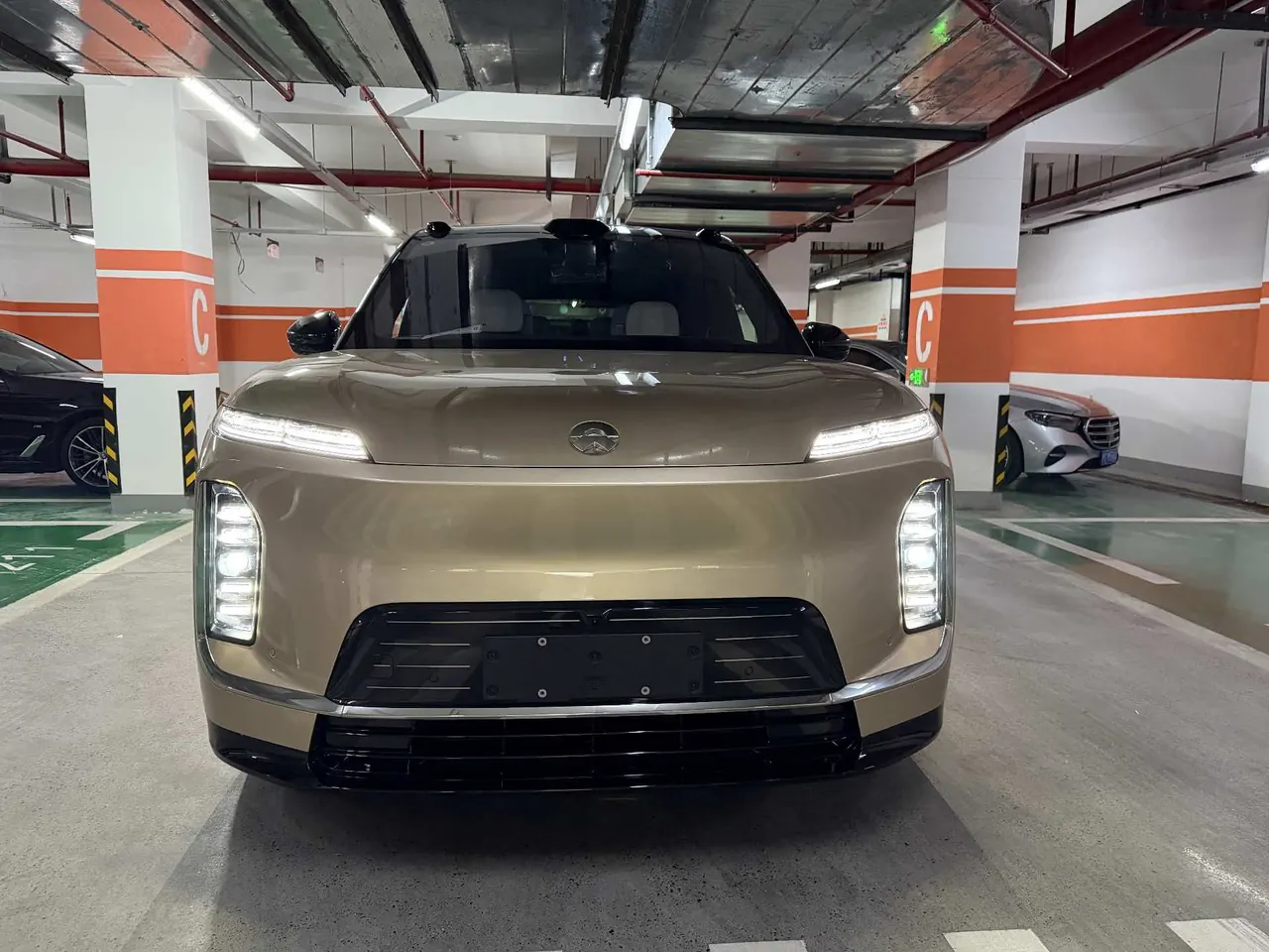 NIO 2026 ES 9 102kWh Administrative Island Signature Edition Automatic Gear 2
