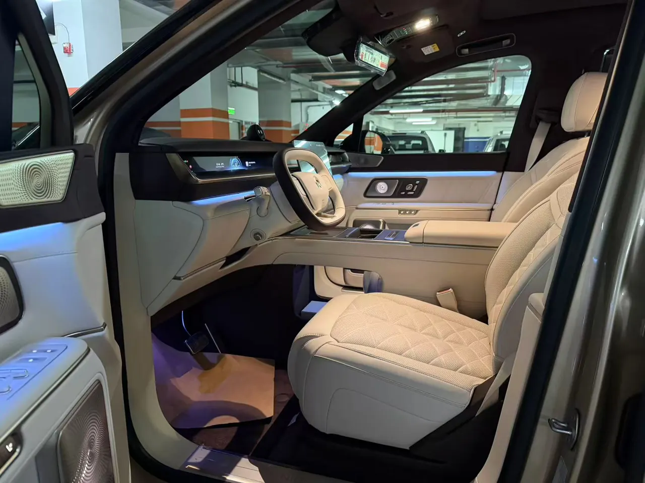 NIO 2026 ES 9 102kWh Administrative Island Signature Edition Automatic Gear 5