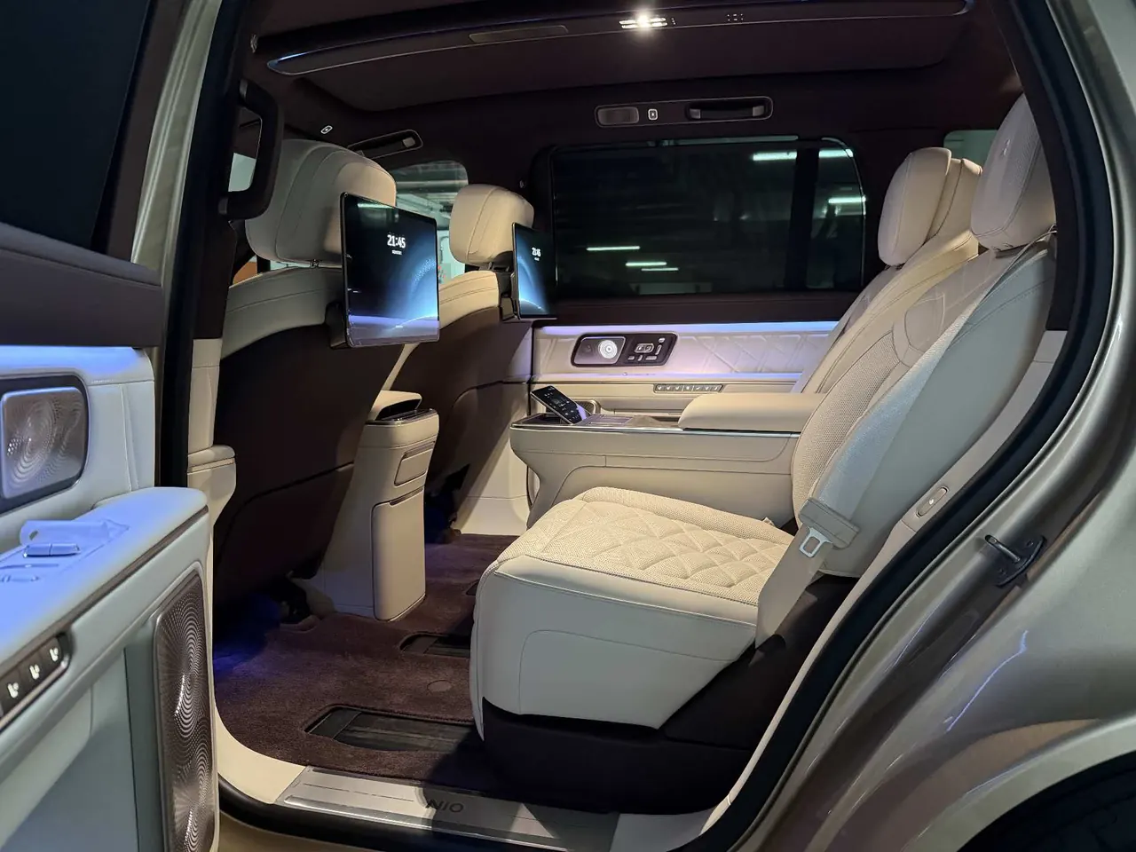 NIO 2026 ES 9 102kWh Administrative Island Signature Edition Automatic Gear 7