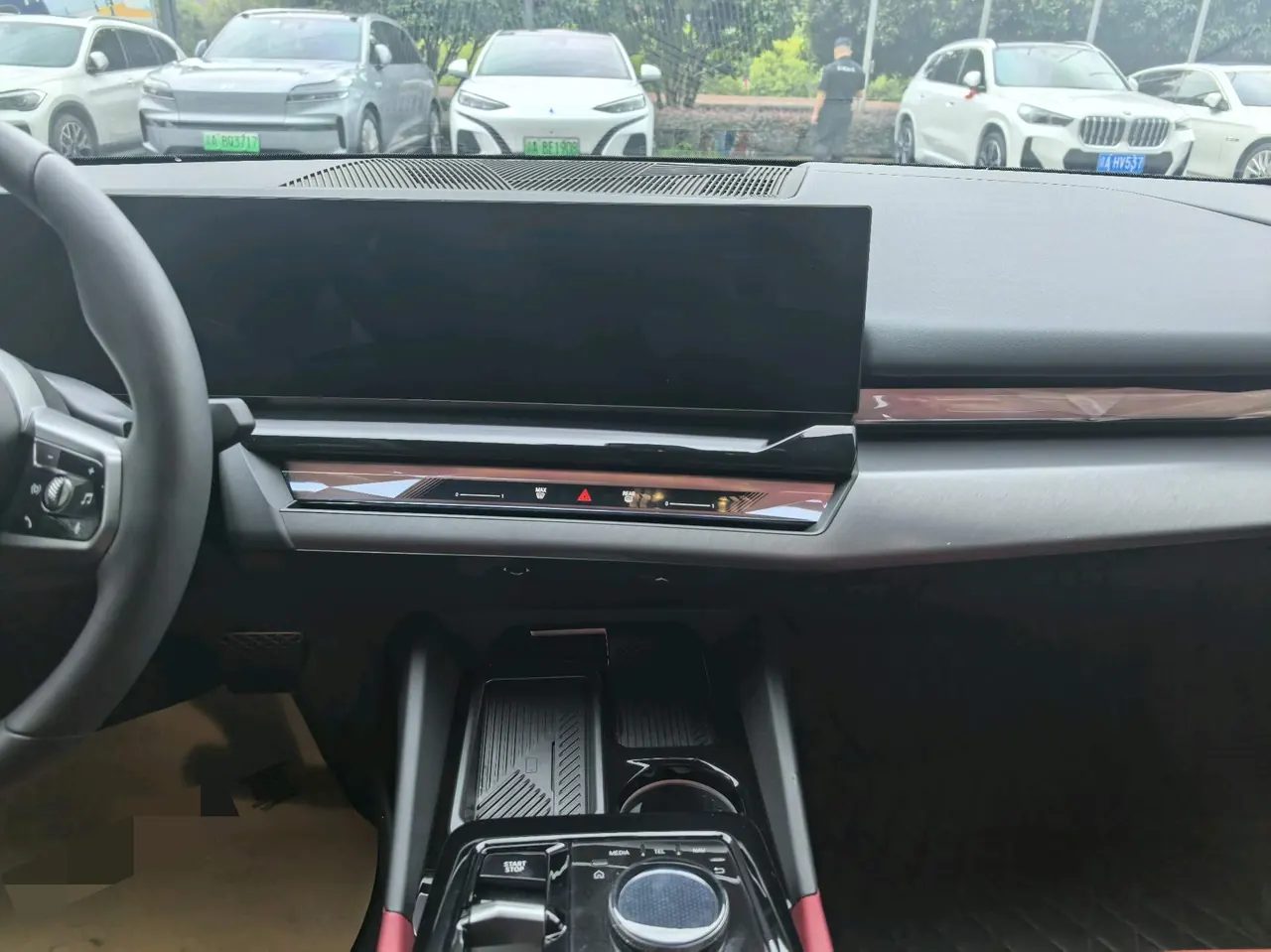 BMW 2024 i5 eDrive 35L M sports suit automatic gear 11