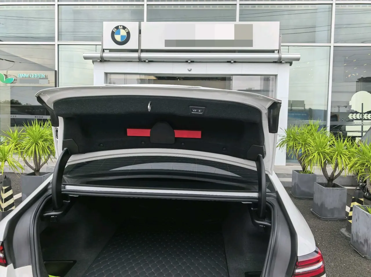 BMW 2024 i5 eDrive 35L M sports suit automatic gear 13