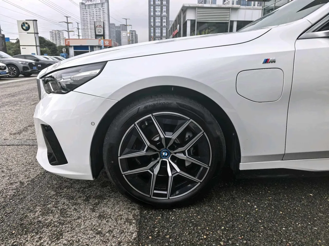 BMW 2024 i5 eDrive 35L M sports suit automatic gear 16