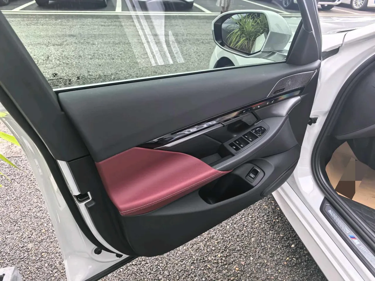 BMW 2024 i5 eDrive 35L M sports suit automatic gear 17