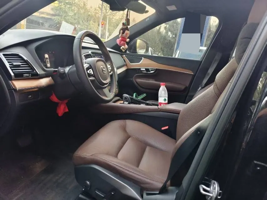 Volvo XC90 (Imported) 2023 XC90 48V 2.0T B6 Zhiyi Deluxe Edition 7-seat Automatic Gear 3