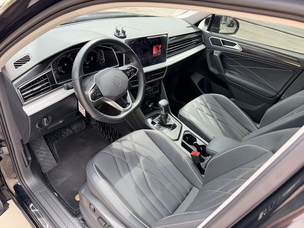 Volkswagen 2022 Tiguan L 2.0TSI 330TSI Two-Drive Smart Edition Automatic Gear 3