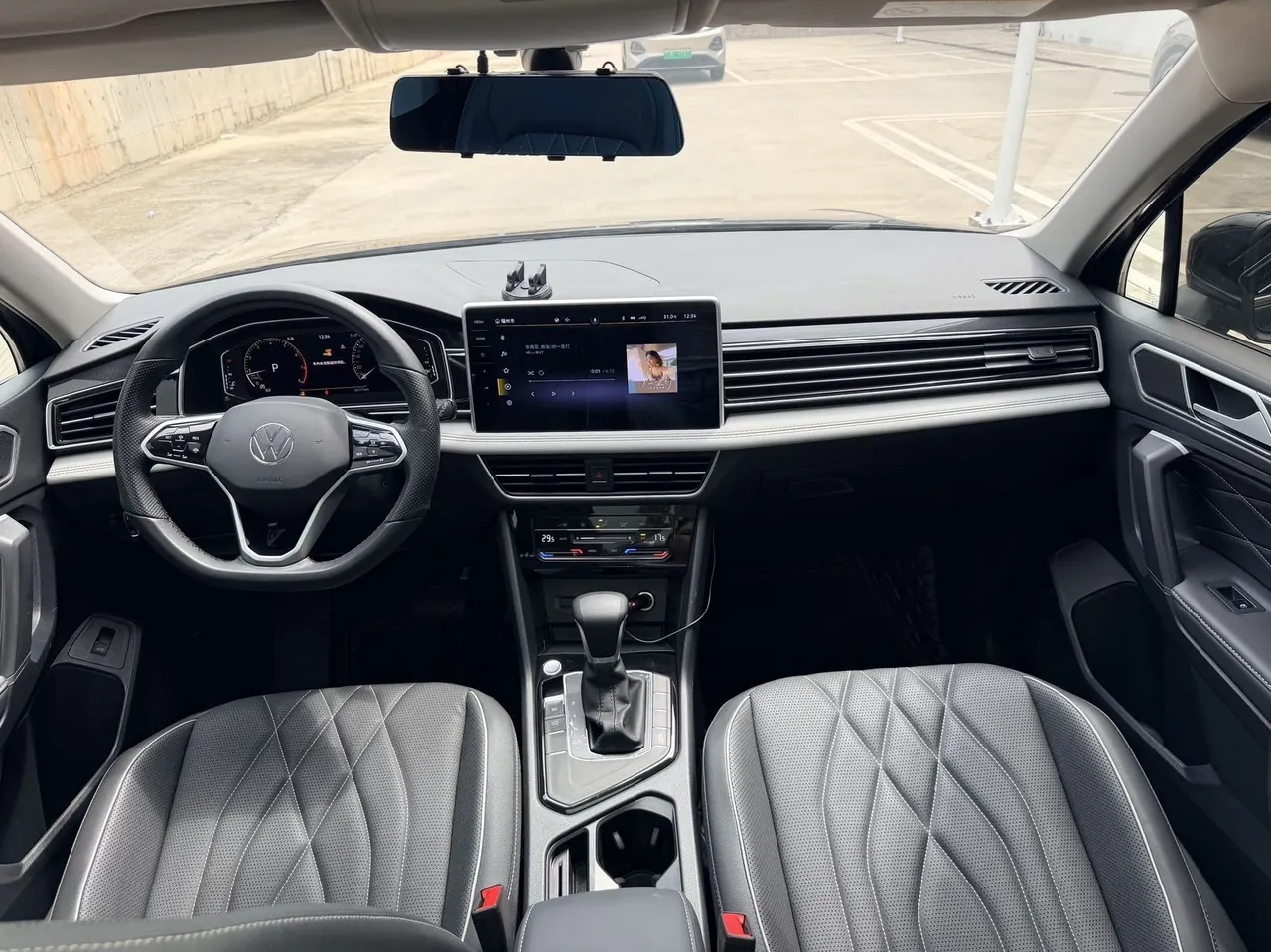 Volkswagen 2022 Tiguan L 2.0TSI 330TSI Two-Drive Smart Edition Automatic Gear 4