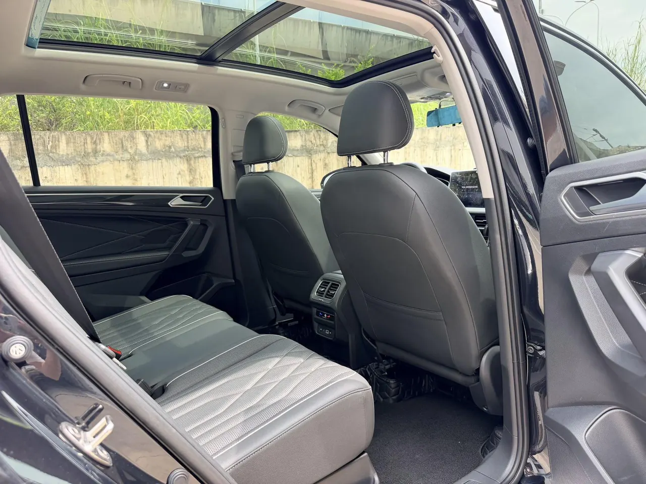 Volkswagen 2022 Tiguan L 2.0TSI 330TSI Two-Drive Smart Edition Automatic Gear 6