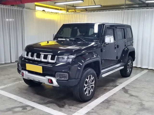 Открыть галерею: Beijing 2020 BJ40 2.0T 4-wheel drive city hunter version chivalrous automatic gear
