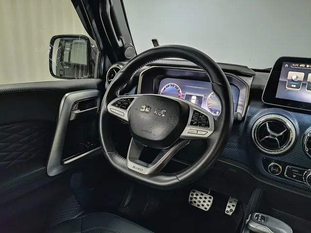 Beijing 2020 BJ40 2.0T 4-wheel drive city hunter version chivalrous automatic gear 17