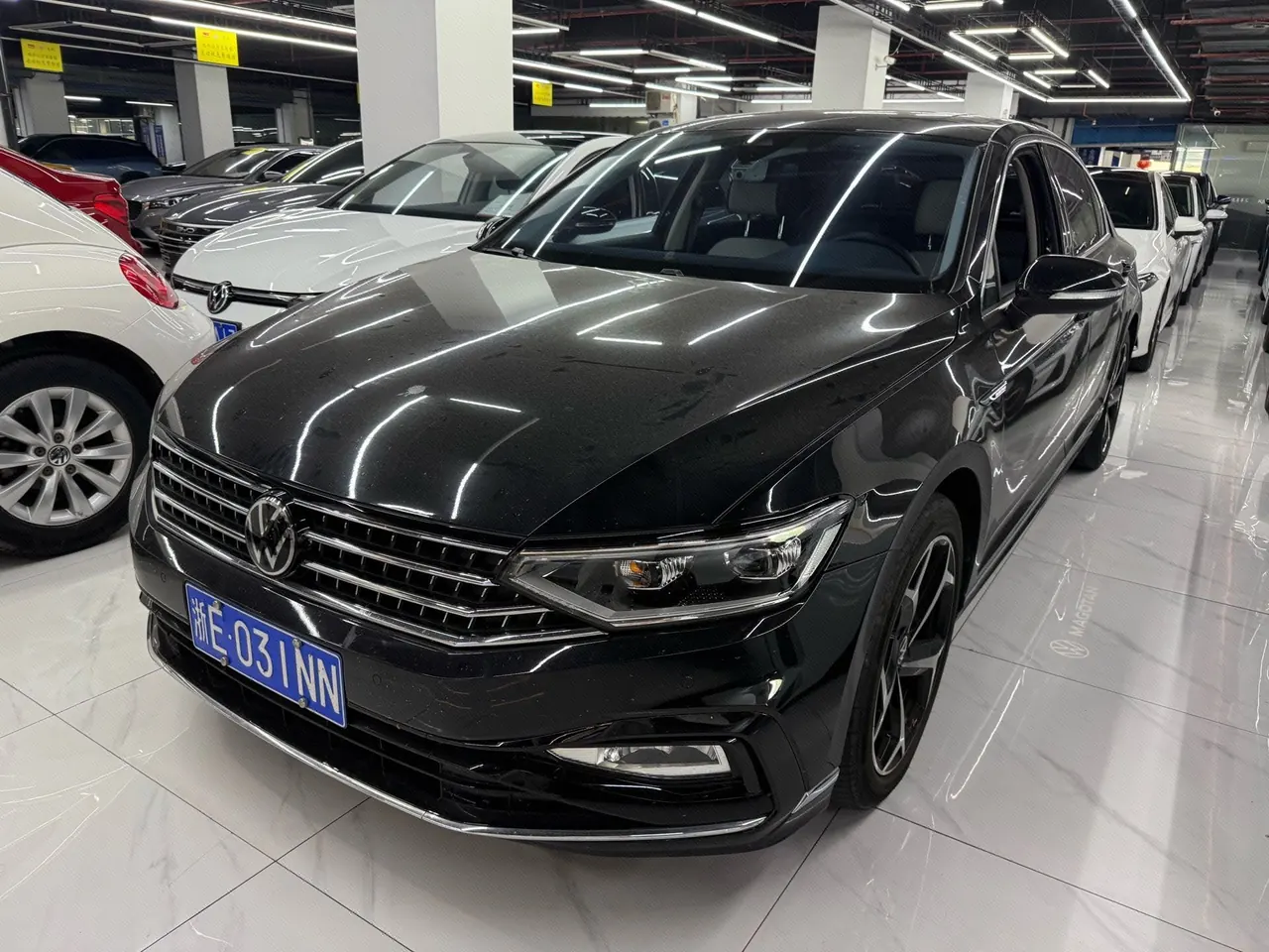 打开图片灯箱:Volkswagen 2024 Magotan 2.0TSI 330TSI 2 million luxury automatic gear