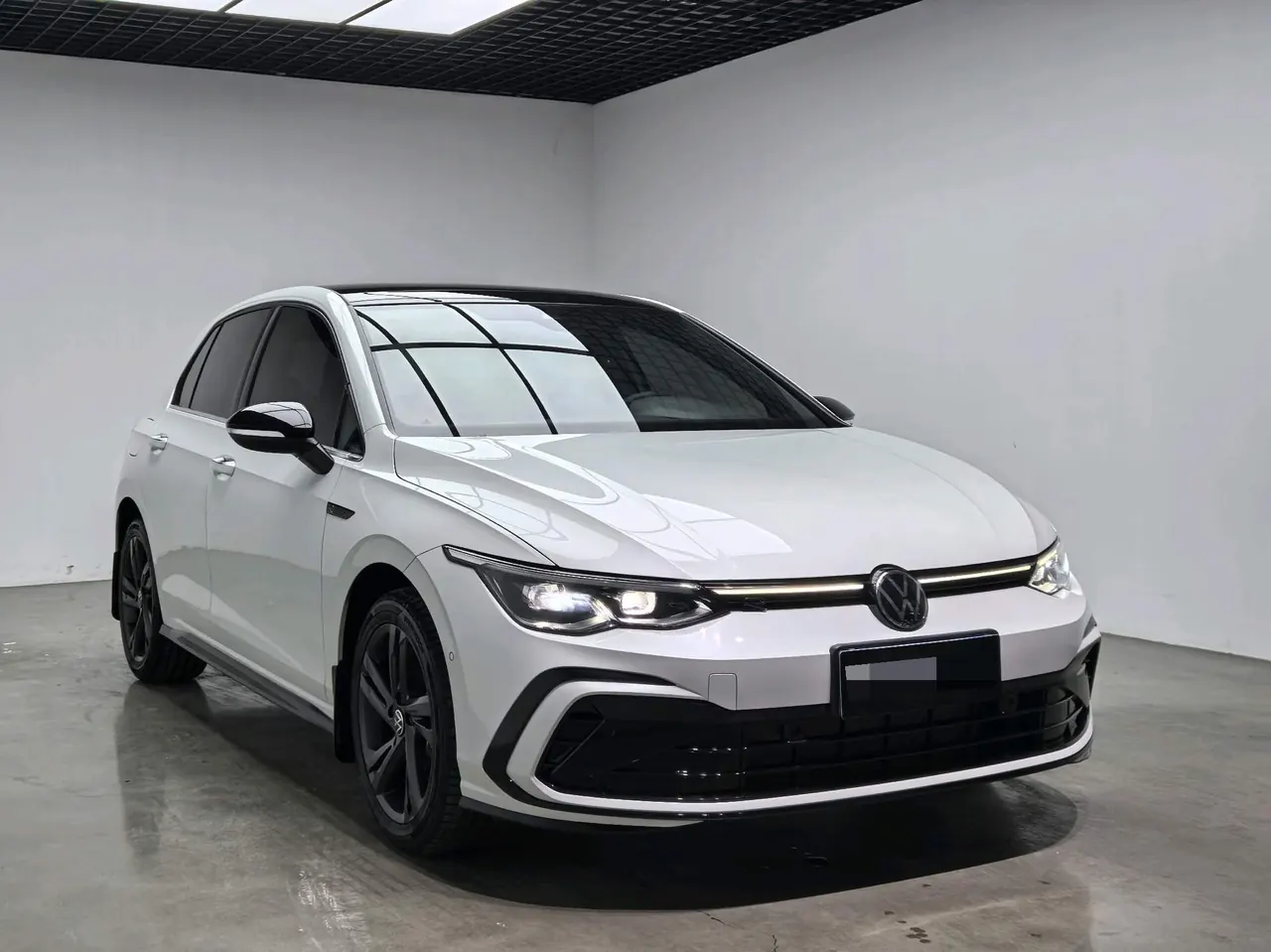 Open image lightbox: Volkswagen 2021 Golf 8 R-Line 1.4TSI 280TSI Automatic