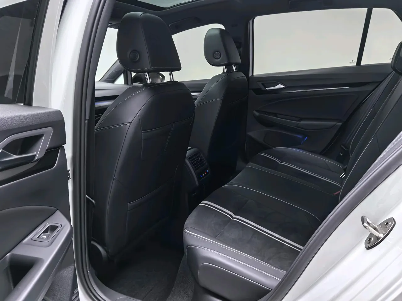 Volkswagen 2021 Golf 8 R-Line 1.4TSI 280TSI Automatic 7
