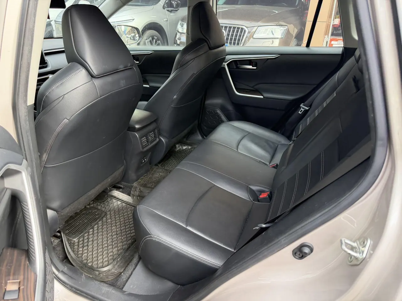 Toyota 2020 Willanda 2.0 Stepless Two-Drive Deluxe Automatic Gear 4