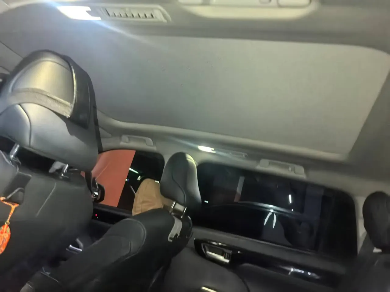 Toyota 2022 Highlander Dual Engine 2.5 Stepless Four-wheel Drive Premium Edition 7-seat Automatic Gear 3