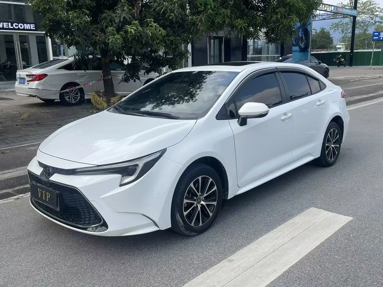 Open image lightbox: Toyota 2023 Lei Ling 1.2T Stepless 185T Deluxe Automatic Gear