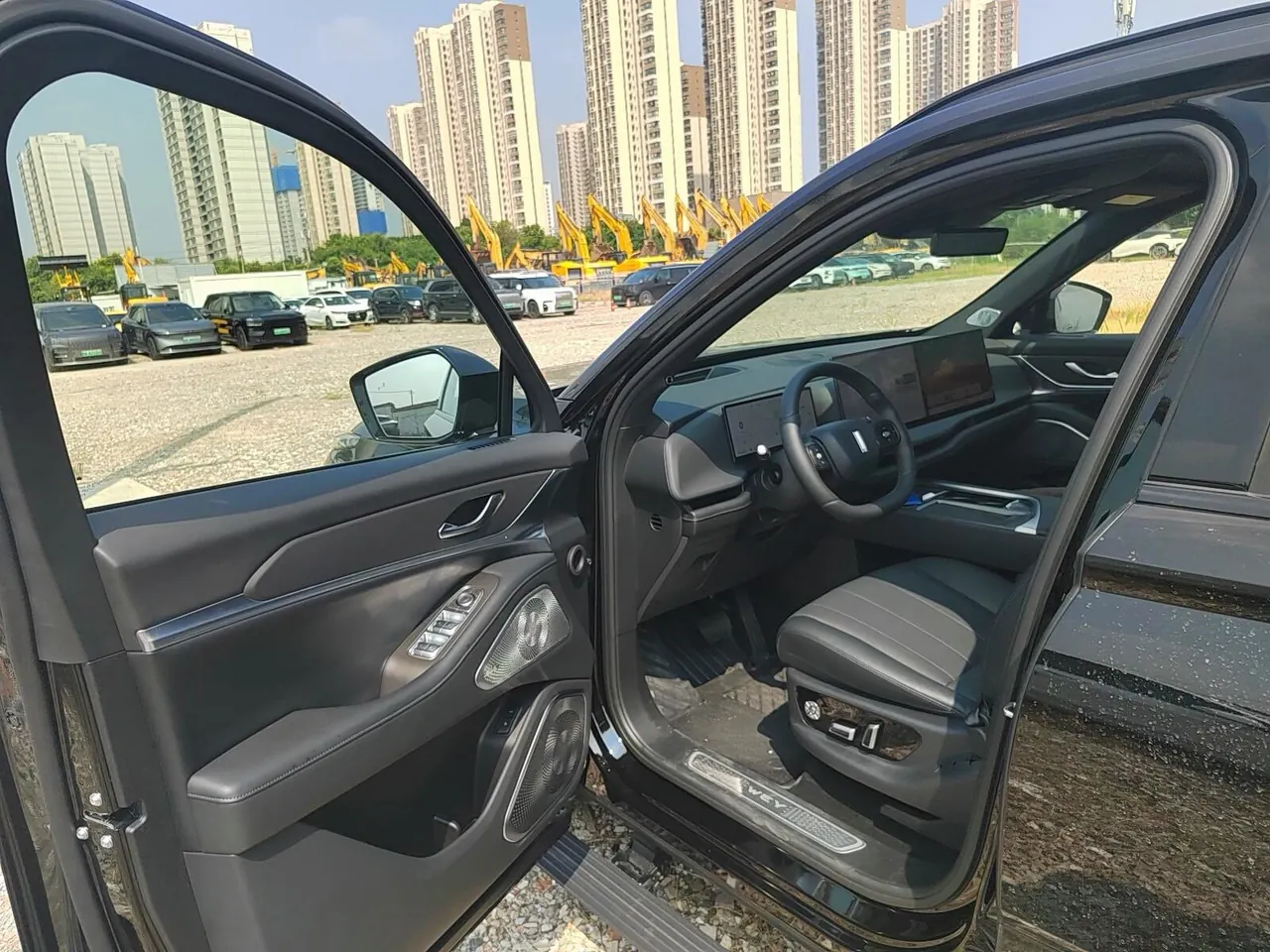 WEY 2025 Blue Mountain DHT 1.5T Four-wheel Drive Smart Driving Max Automatic Gear 2